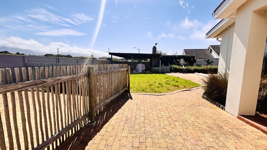 4 Bedroom Property for Sale in Kirstenhof Western Cape